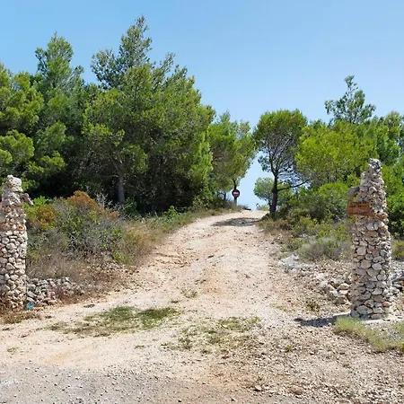 Lithahiro Stone House * Keri